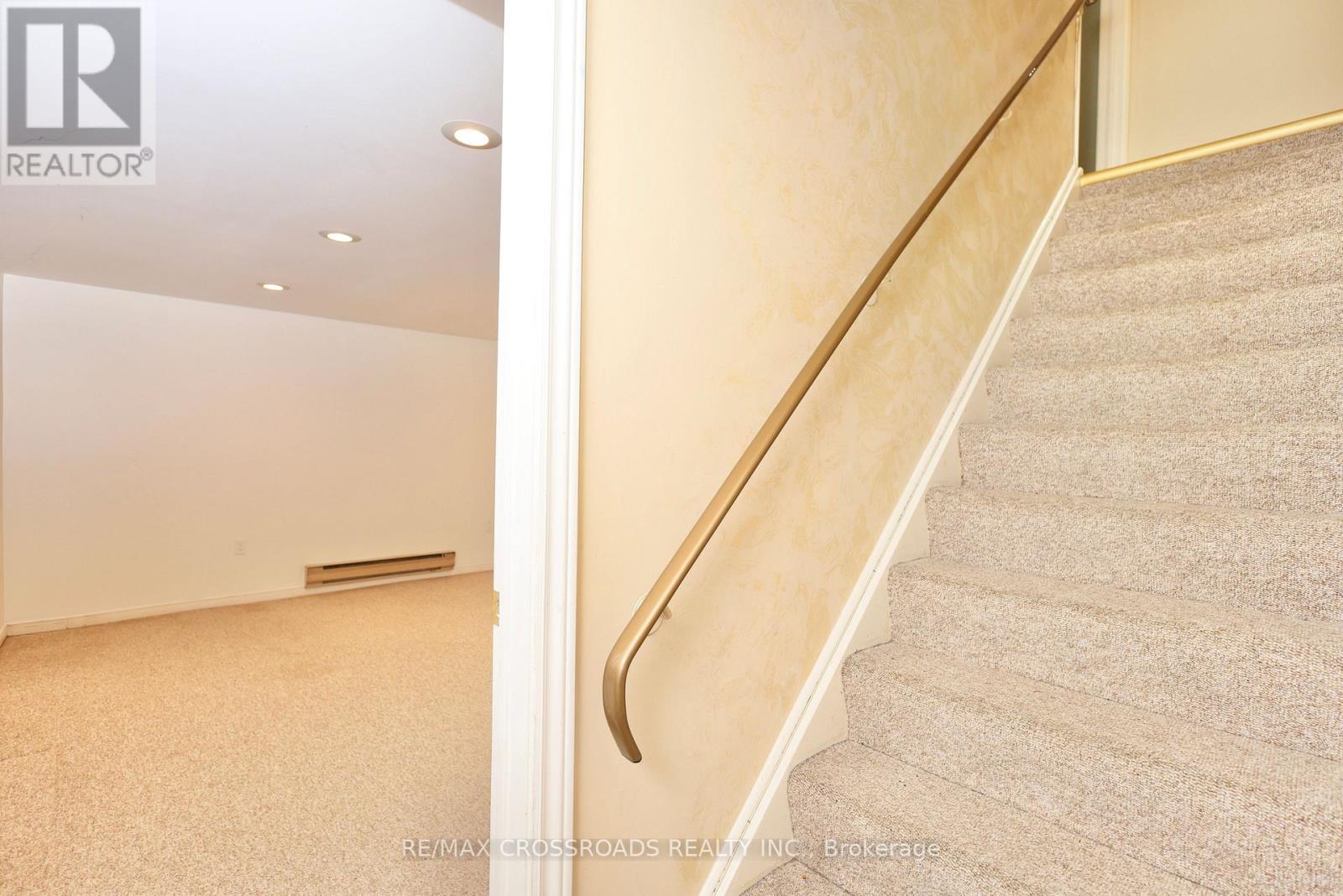 118 Wales Avenue — photo 18