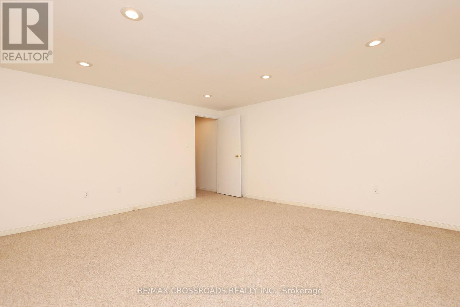 118 Wales Avenue — photo 20
