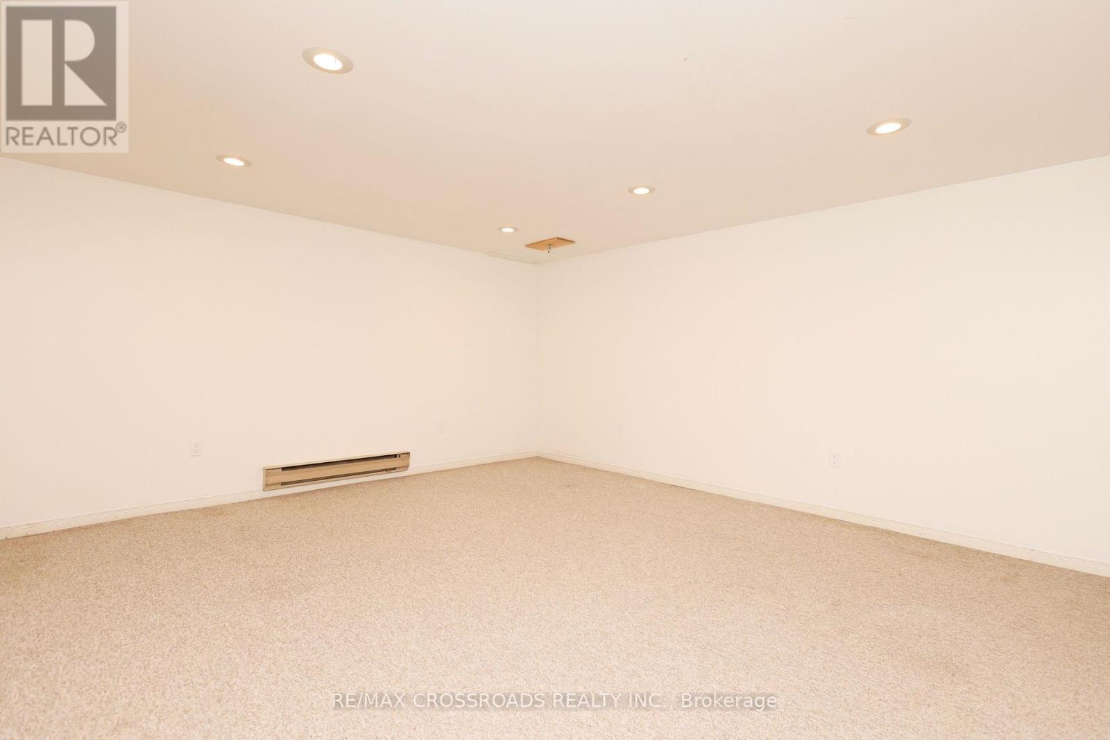 118 Wales Avenue — photo 19