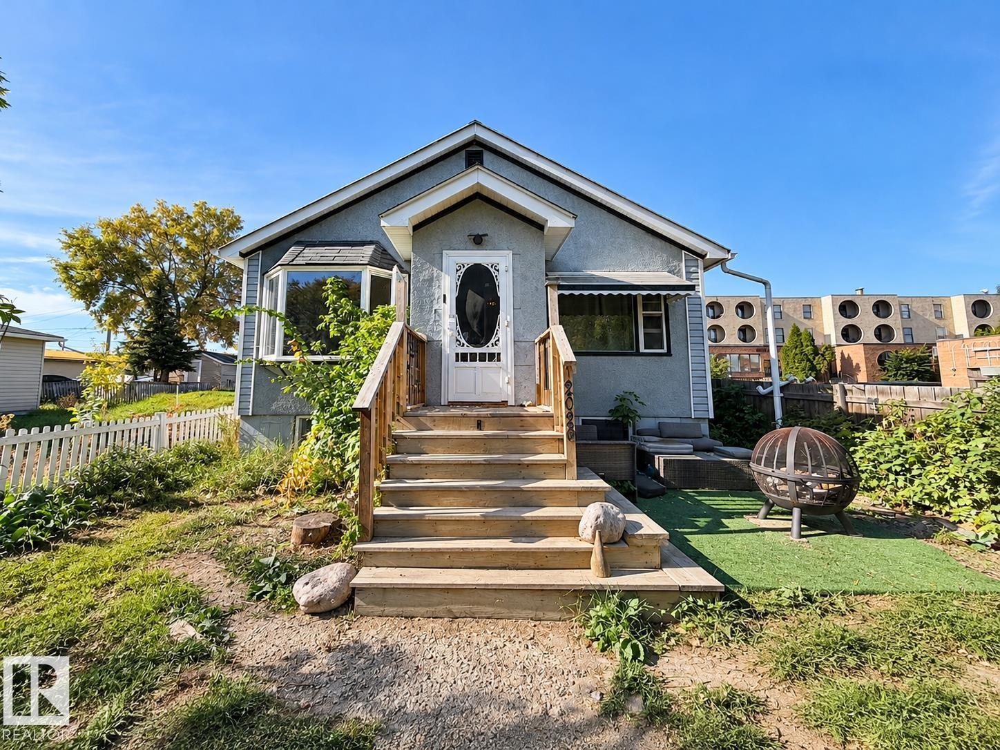 12026 77 ST NW - 2