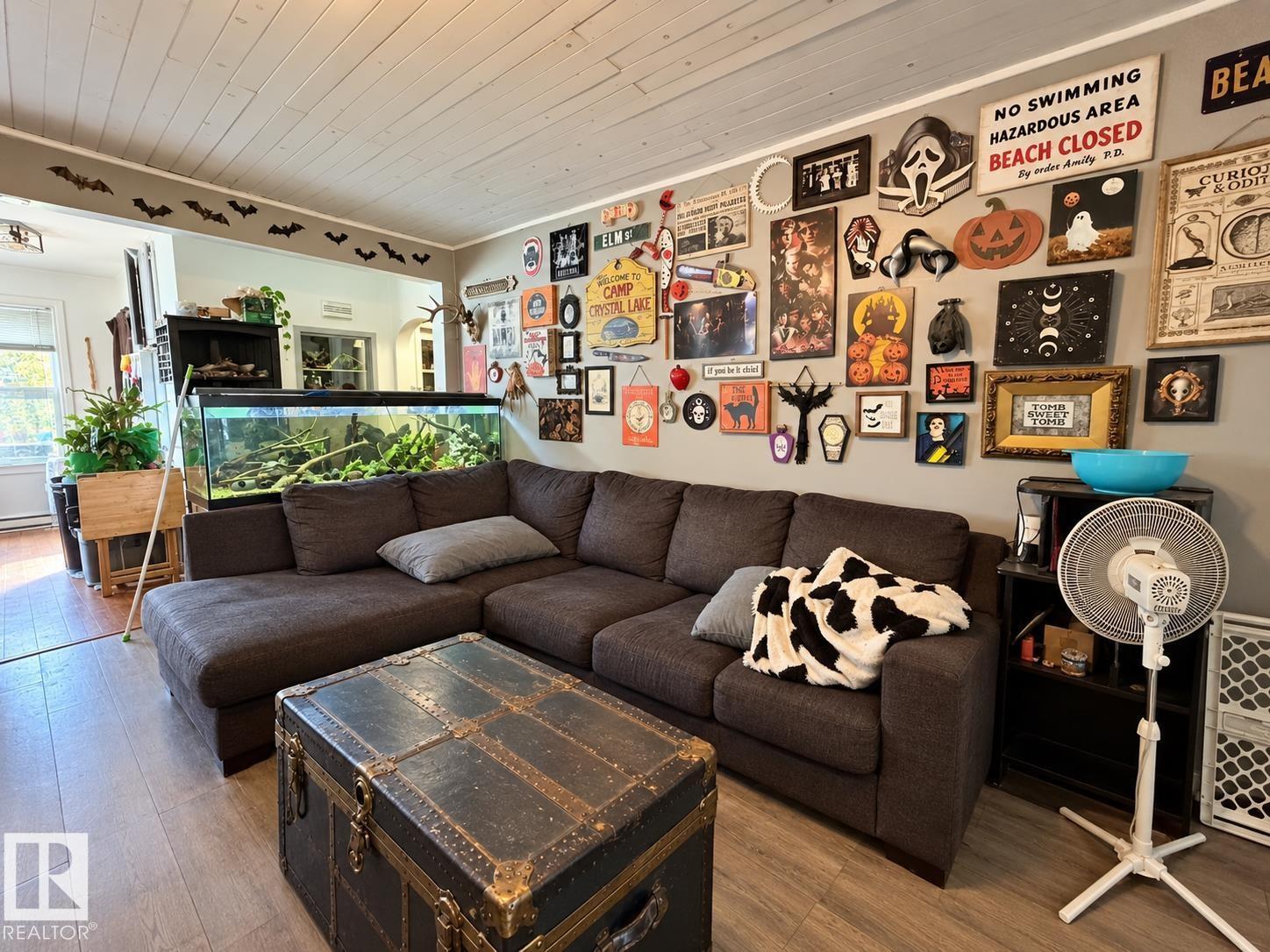 12026 77 ST NW - 4