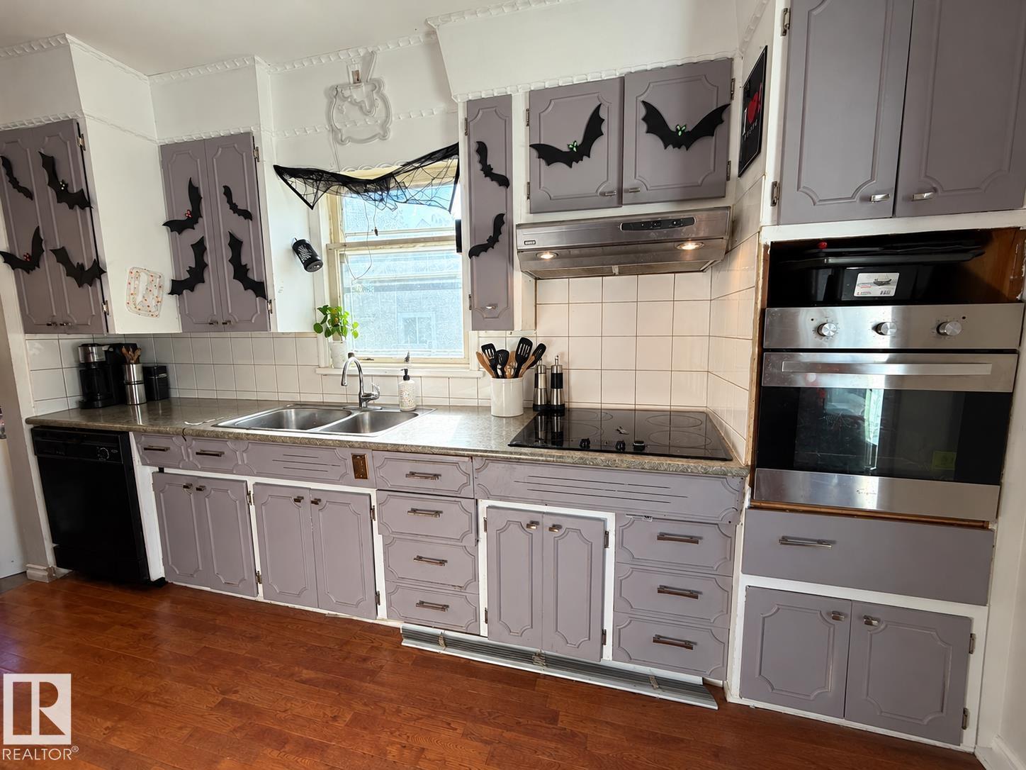 12026 77 ST NW - 5