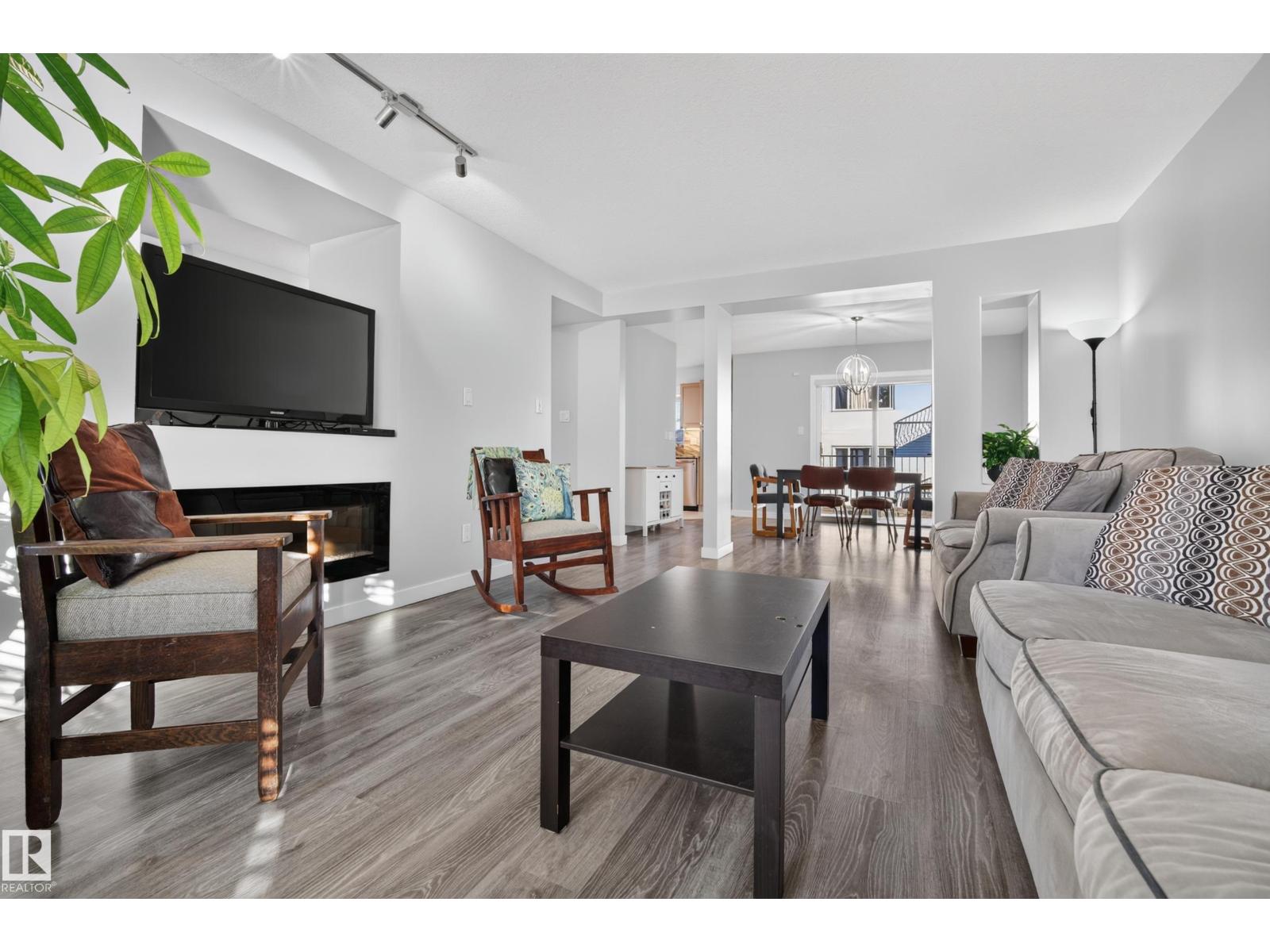 11410 102 AV NW - 15
