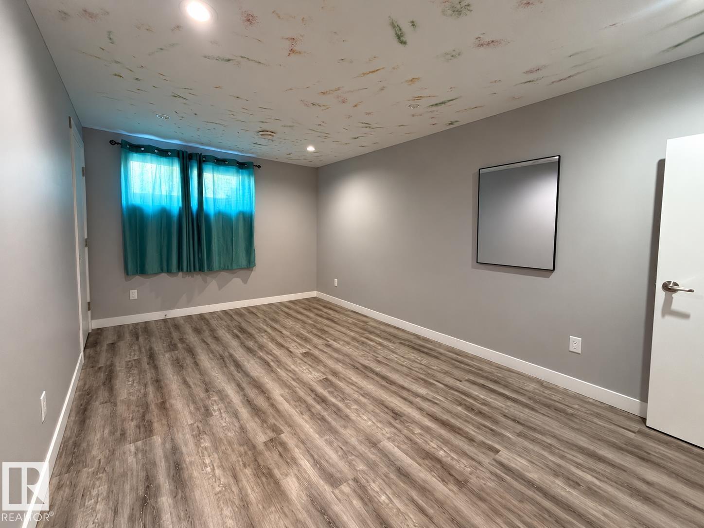 424 42 AV NW - 20
