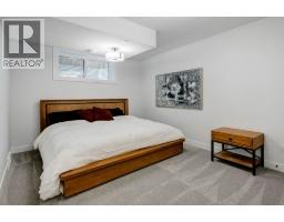 1906 43 Avenue SW - photo 29