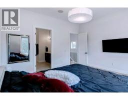 1906 43 Avenue SW - photo 17