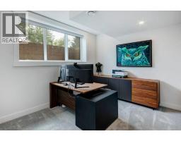 1906 43 Avenue SW - photo 28