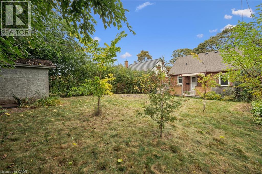 35 Acacia Street — photo 23