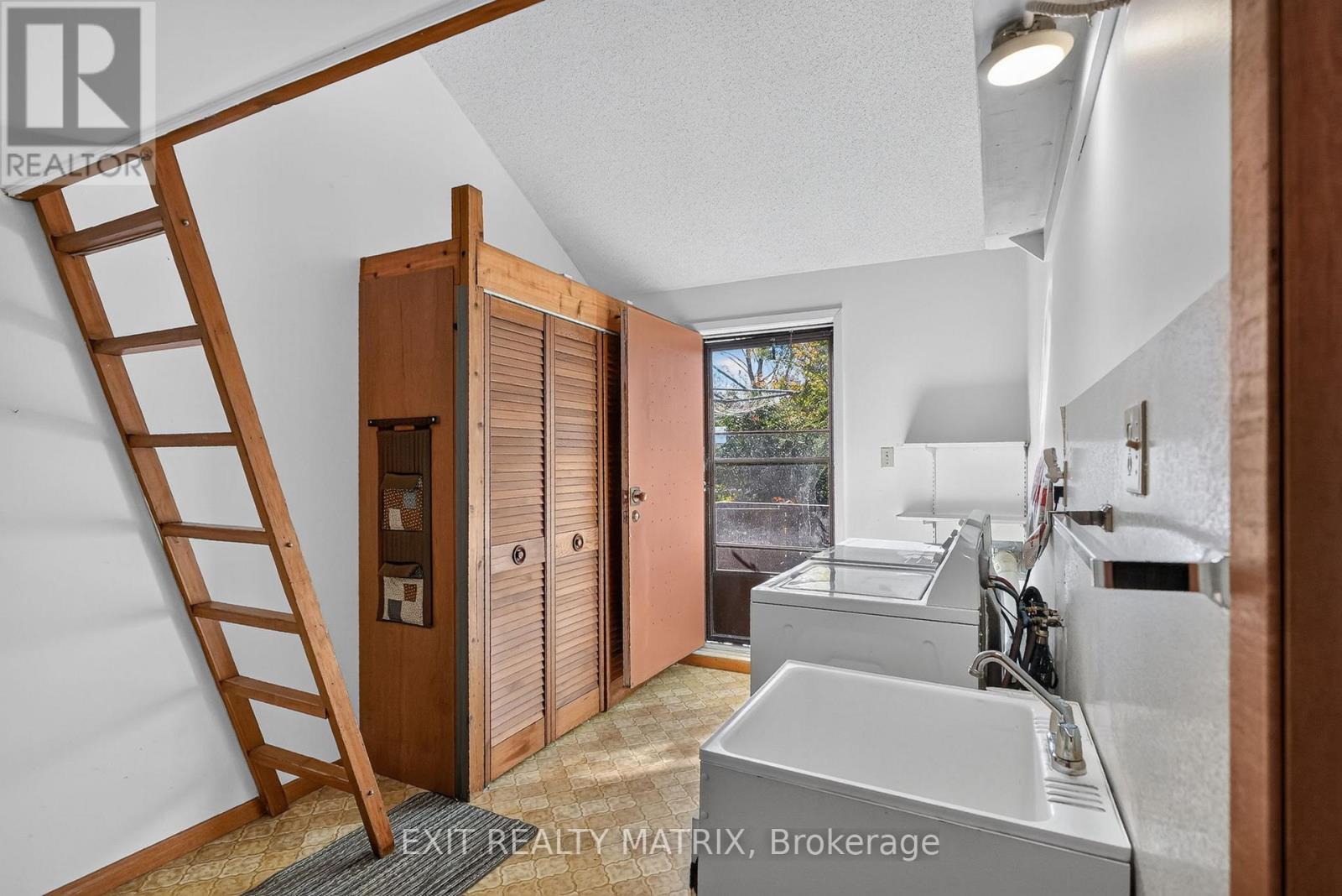 279 FELTON CRESCENT - 21