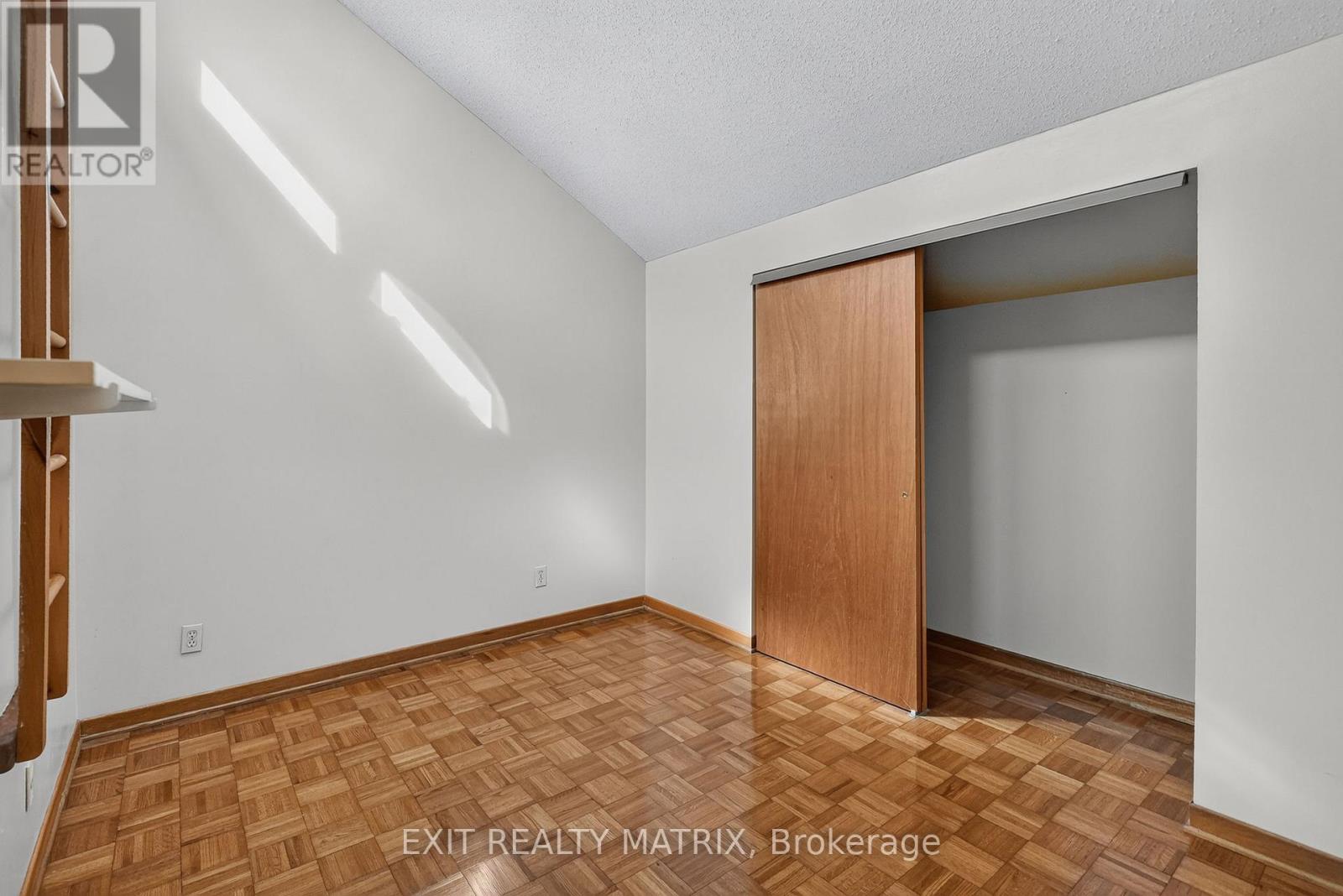 279 FELTON CRESCENT - 28