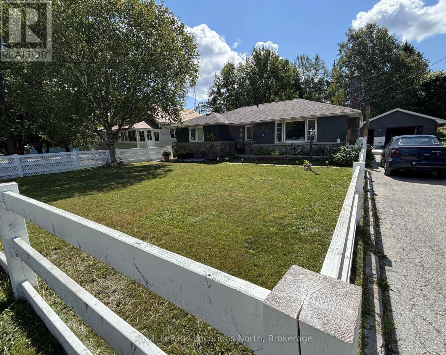 272 YONGE STREET - 2