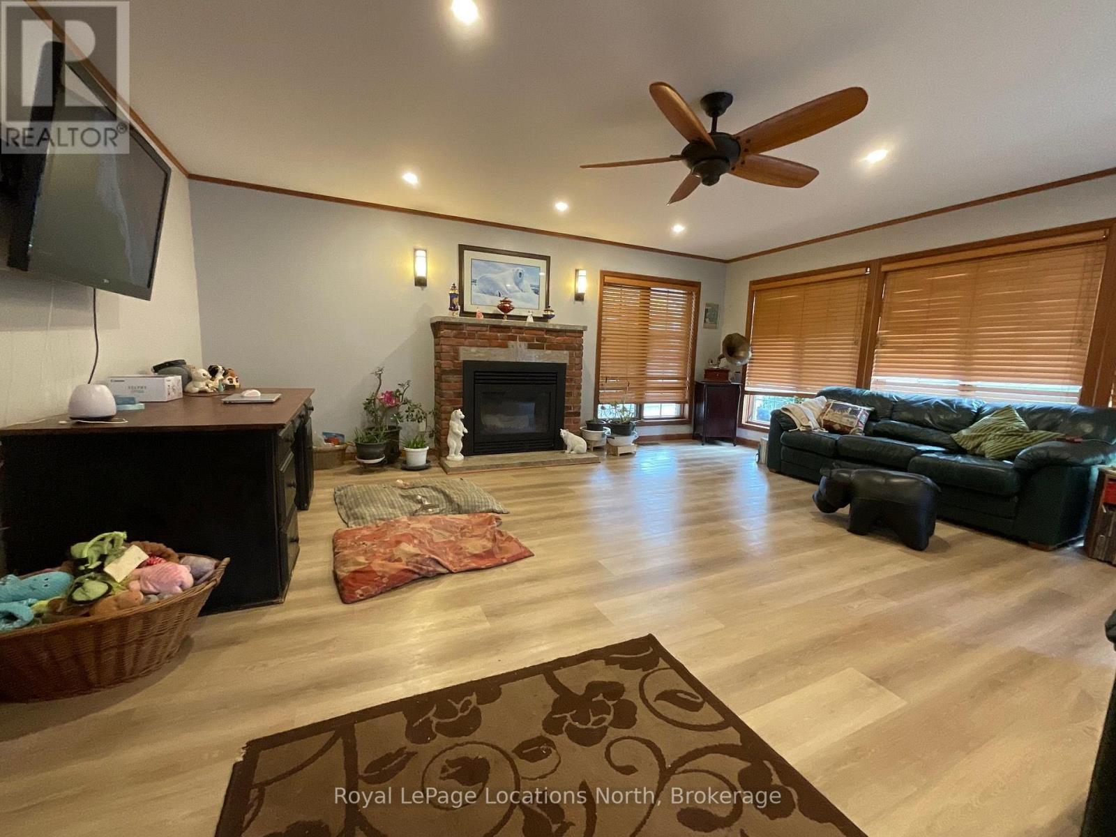 272 YONGE STREET - Image 4