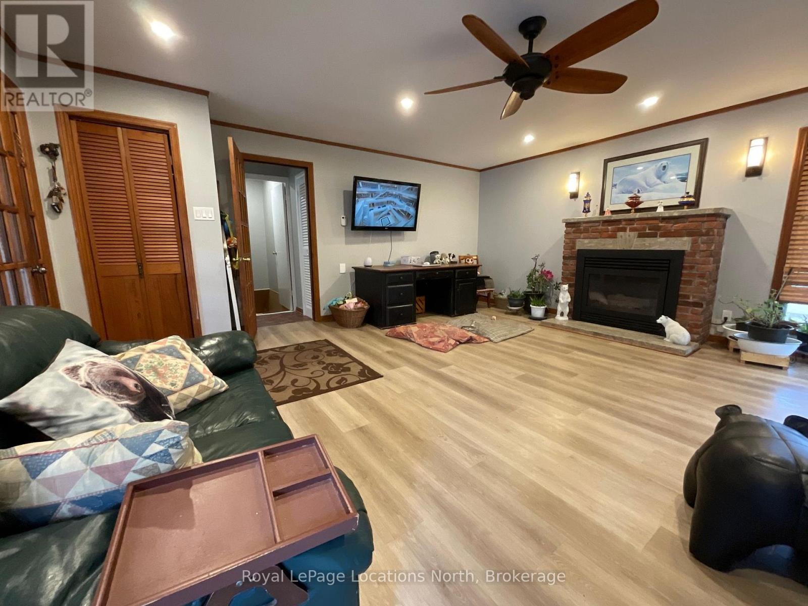 272 YONGE STREET - Image 6