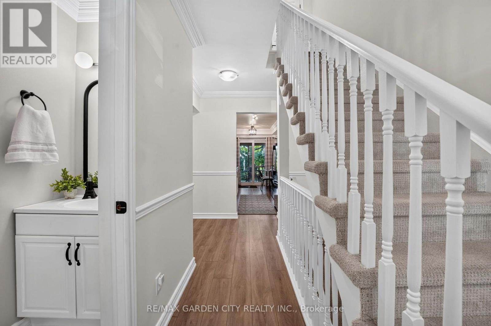 25 WALKER COURT - 4
