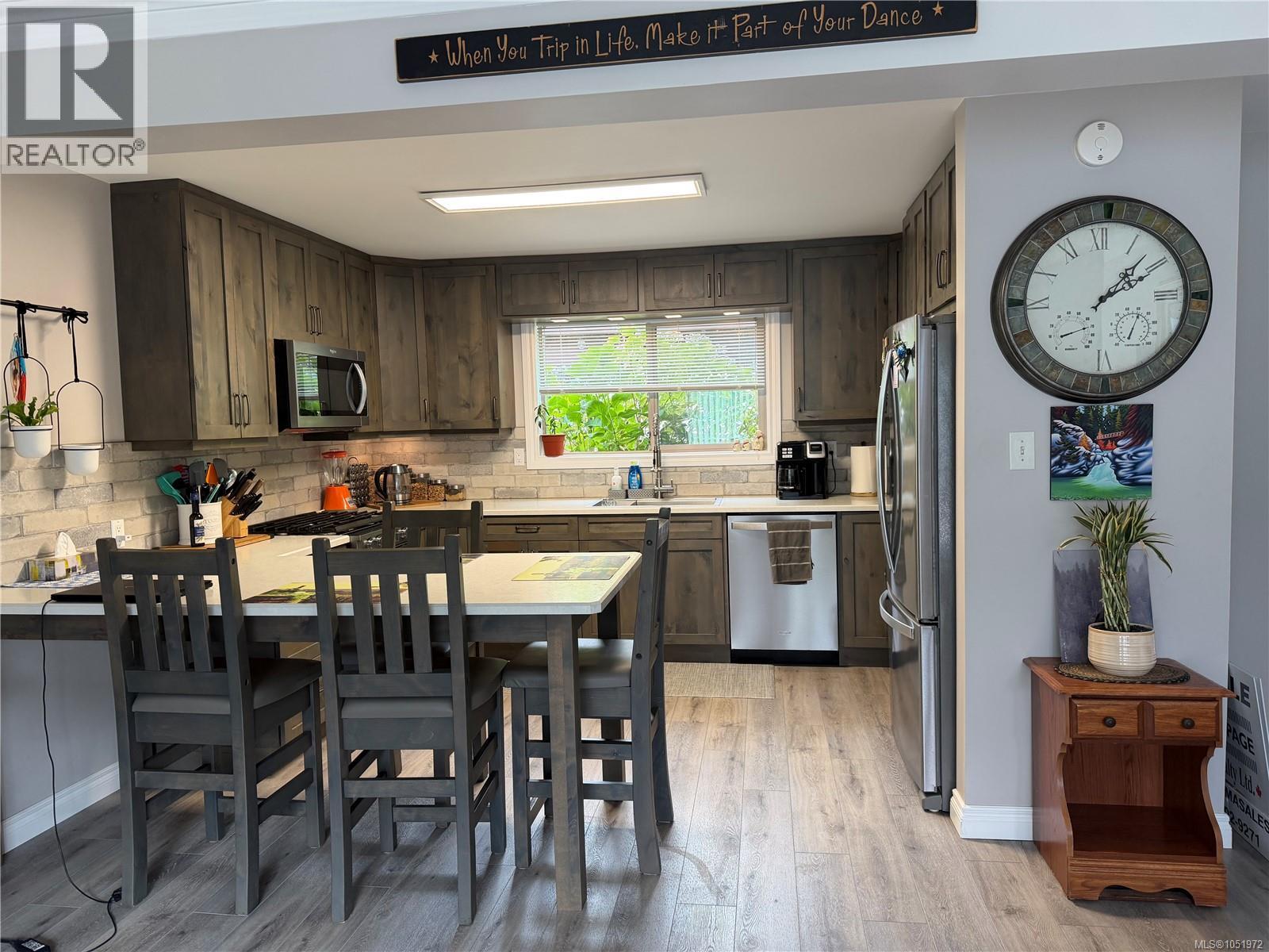 202 Haida Ave - 4
