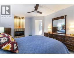227 Tomahawk Avenue, West Vancouver, BC V7P1C4 Photo 10