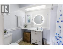 227 Tomahawk Avenue, West Vancouver, BC V7P1C4 Photo 12
