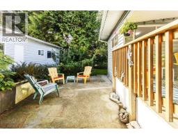 227 Tomahawk Avenue, West Vancouver, BC V7P1C4 Photo 16