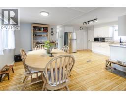 227 Tomahawk Avenue, West Vancouver, BC V7P1C4 Photo 6