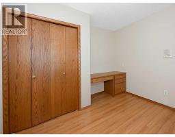 44 Straddock Crescent SW - photo 15