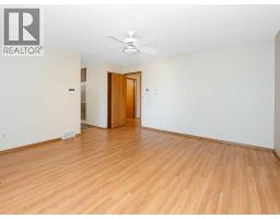 44 Straddock Crescent SW - photo 26
