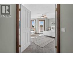 Bedroom - 38 West Mitford Crescent, Cochrane, AB T4C1L1 Photo 16