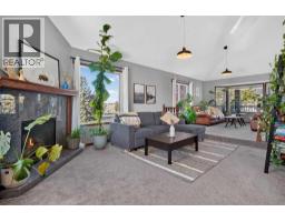 Living room - 38 West Mitford Crescent, Cochrane, AB T4C1L1 Photo 7