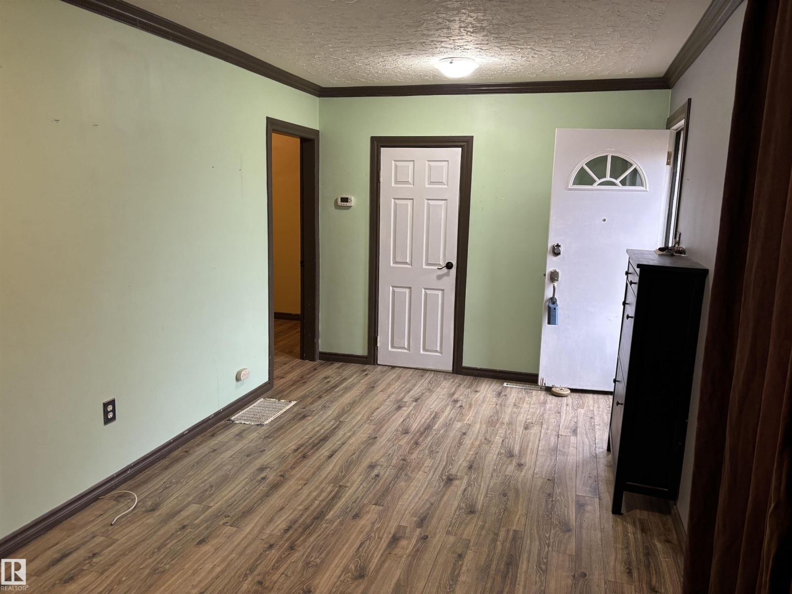 7623 130 AV NW - 8