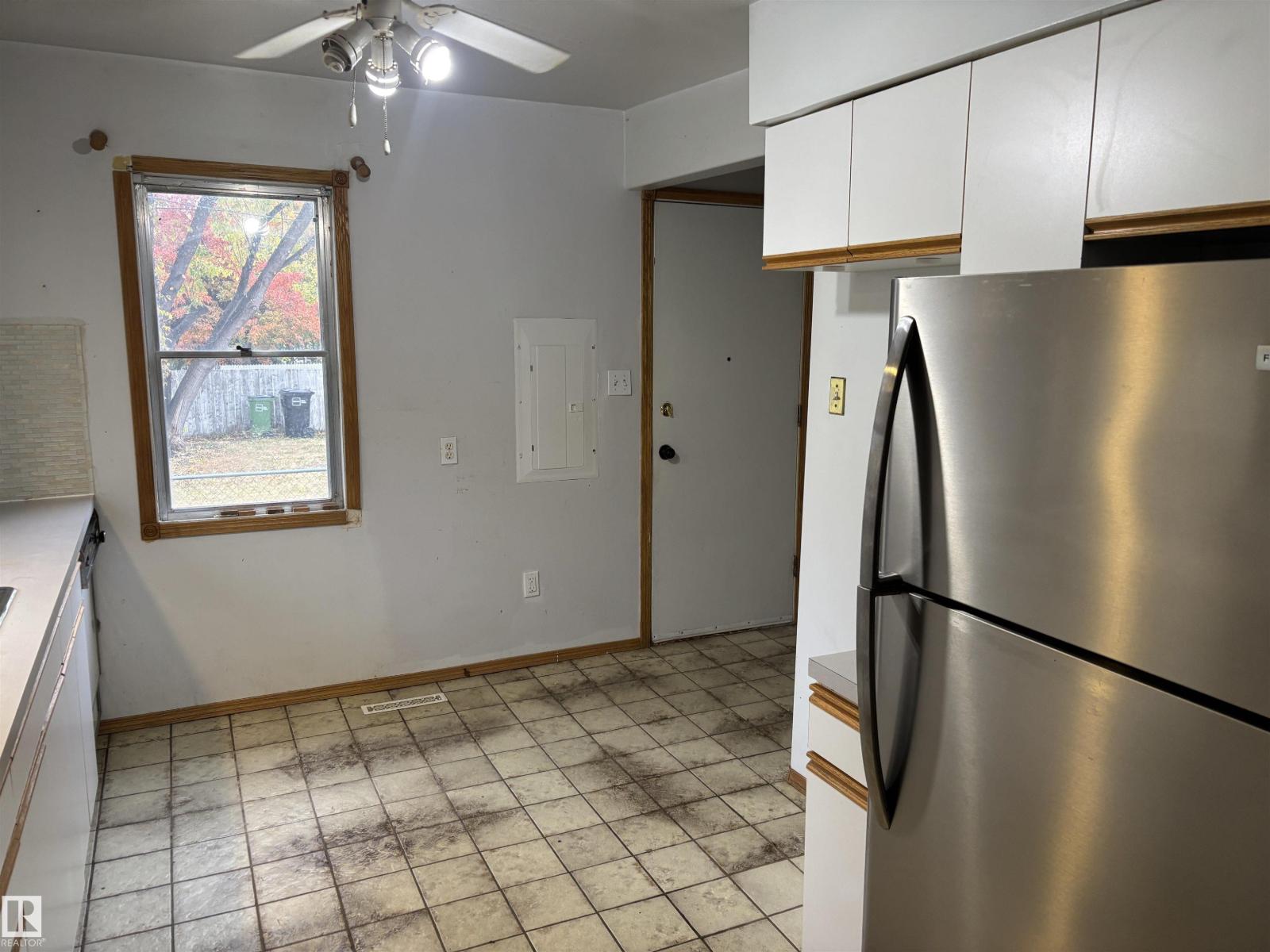 7623 130 AV NW - 11