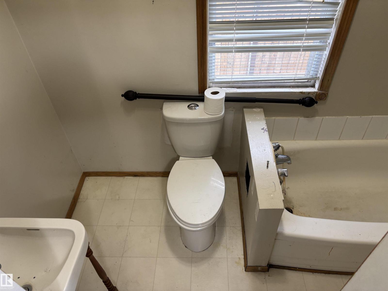 7623 130 AV NW - 13