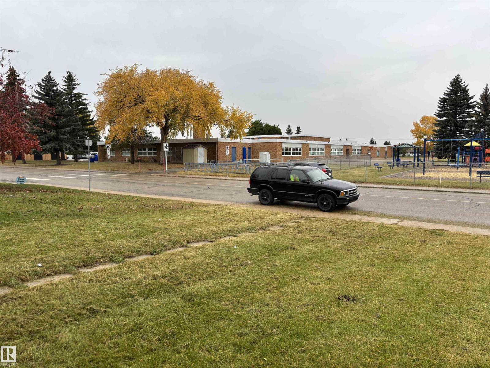 7623 130 AV NW - 7