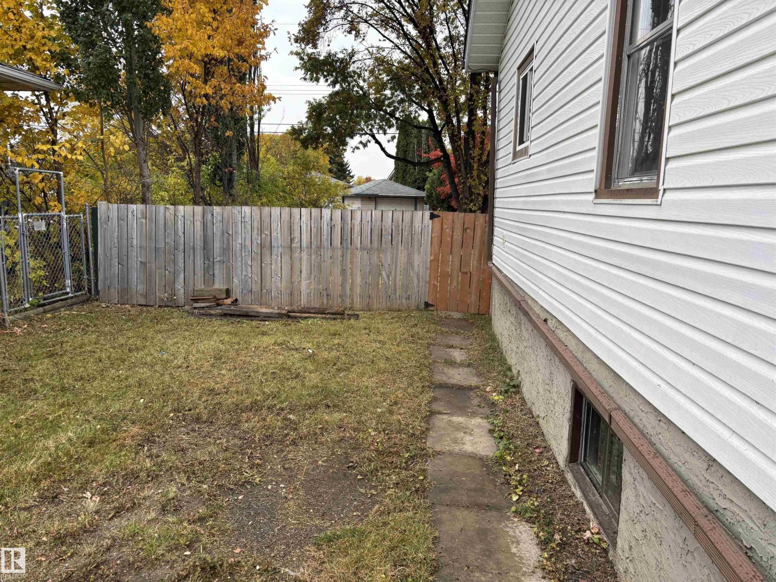 7623 130 AV NW - 6