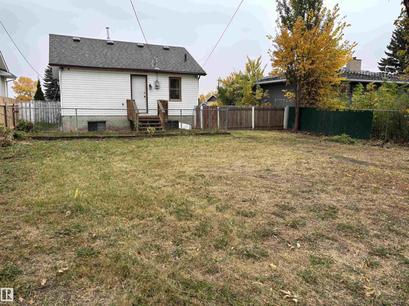 7623 130 AV NW - 22
