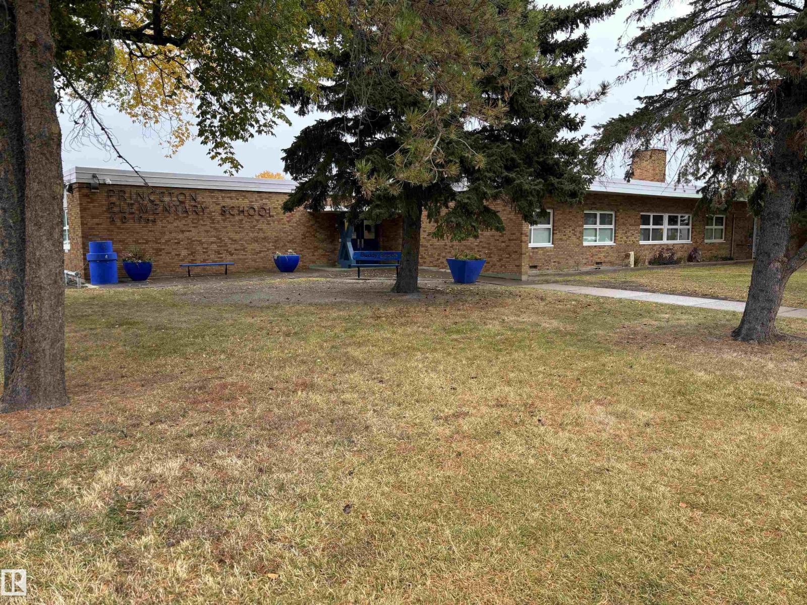 7623 130 AV NW - 28