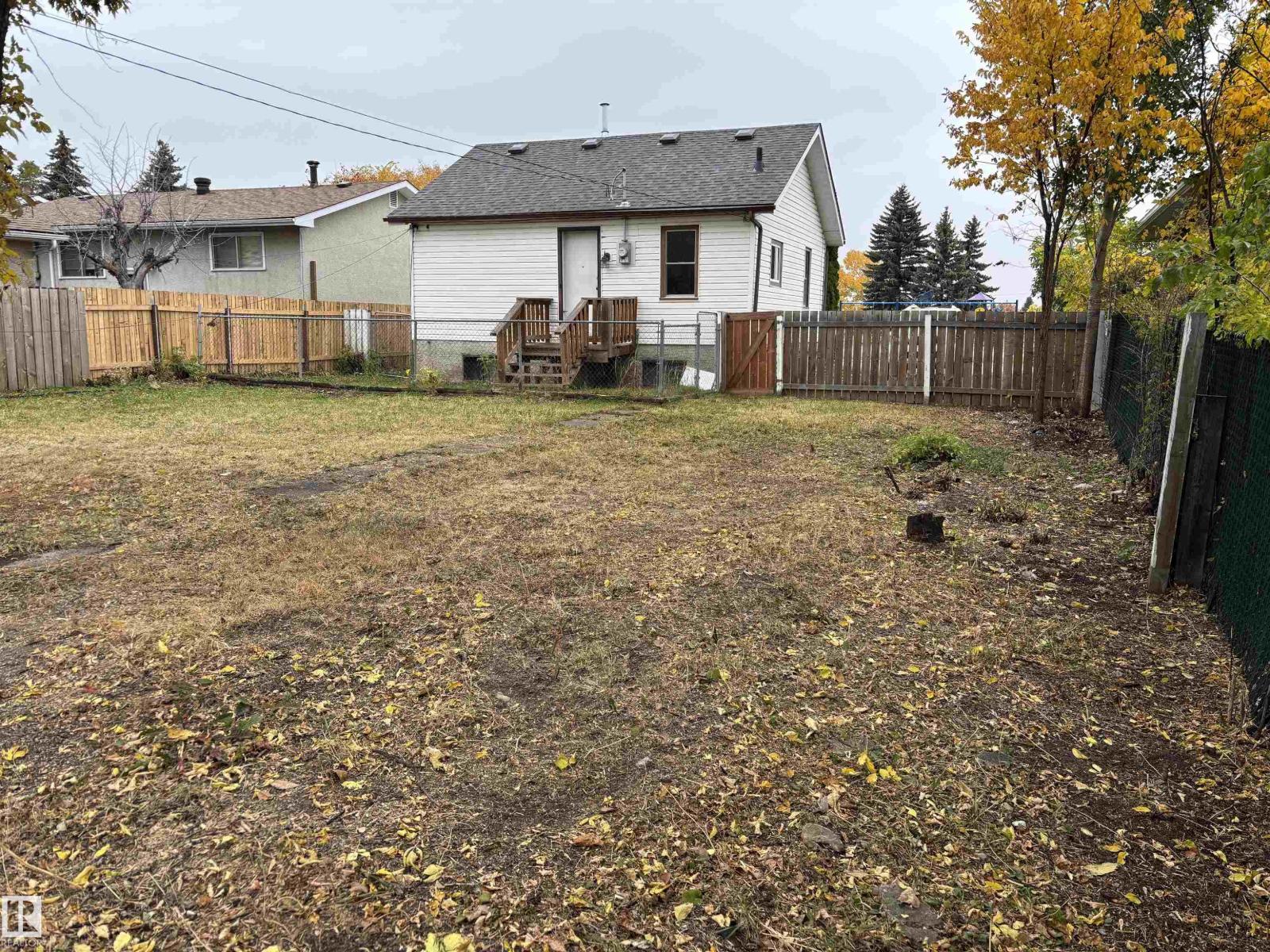 7623 130 AV NW - 23