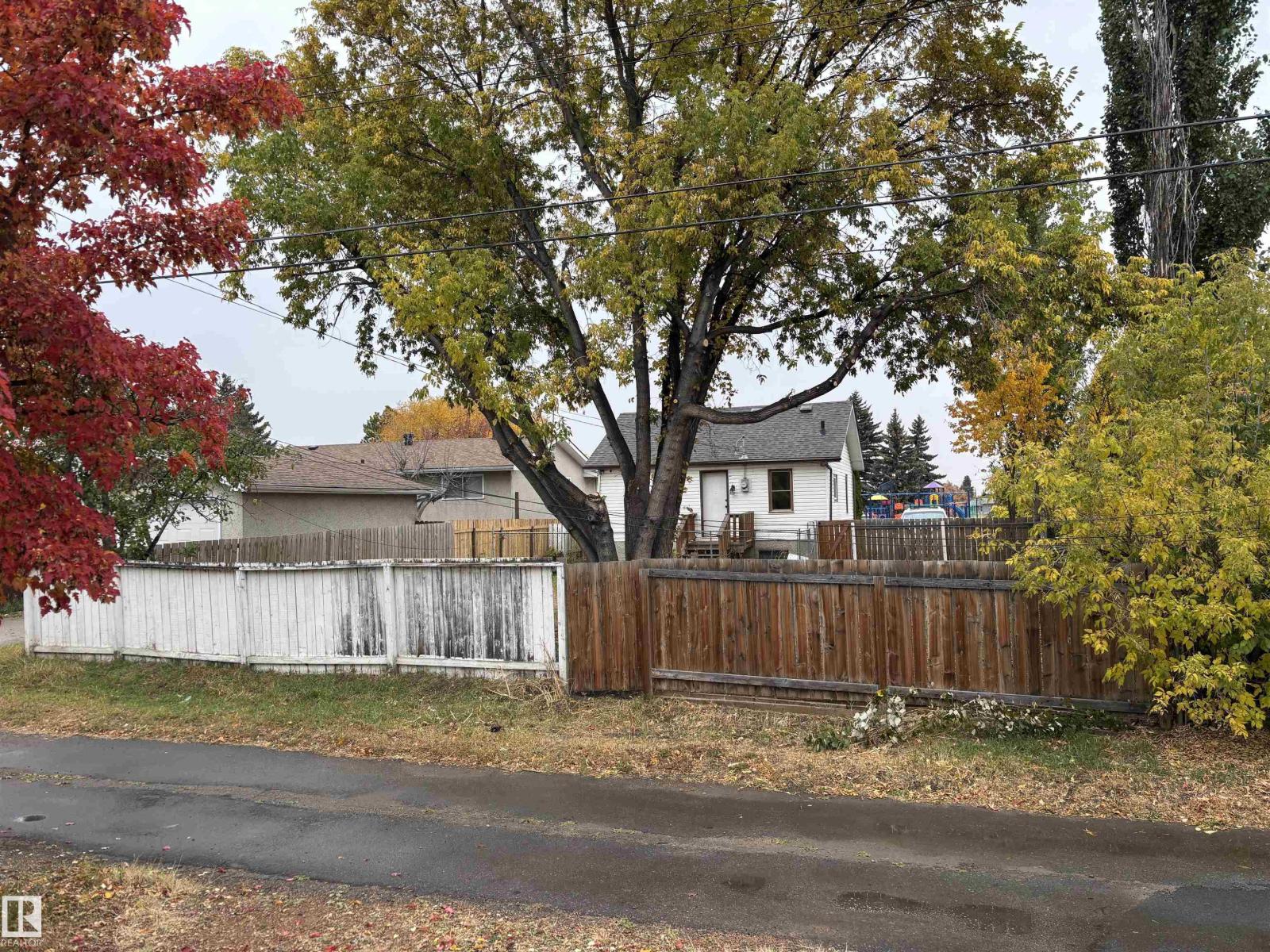 7623 130 AV NW - 26