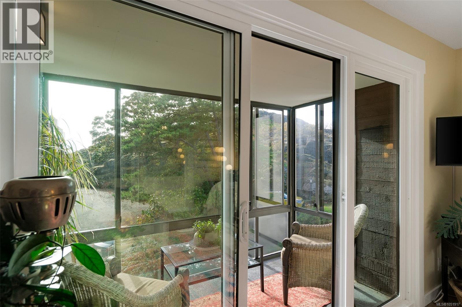416 1433 Faircliff Lane, Victoria