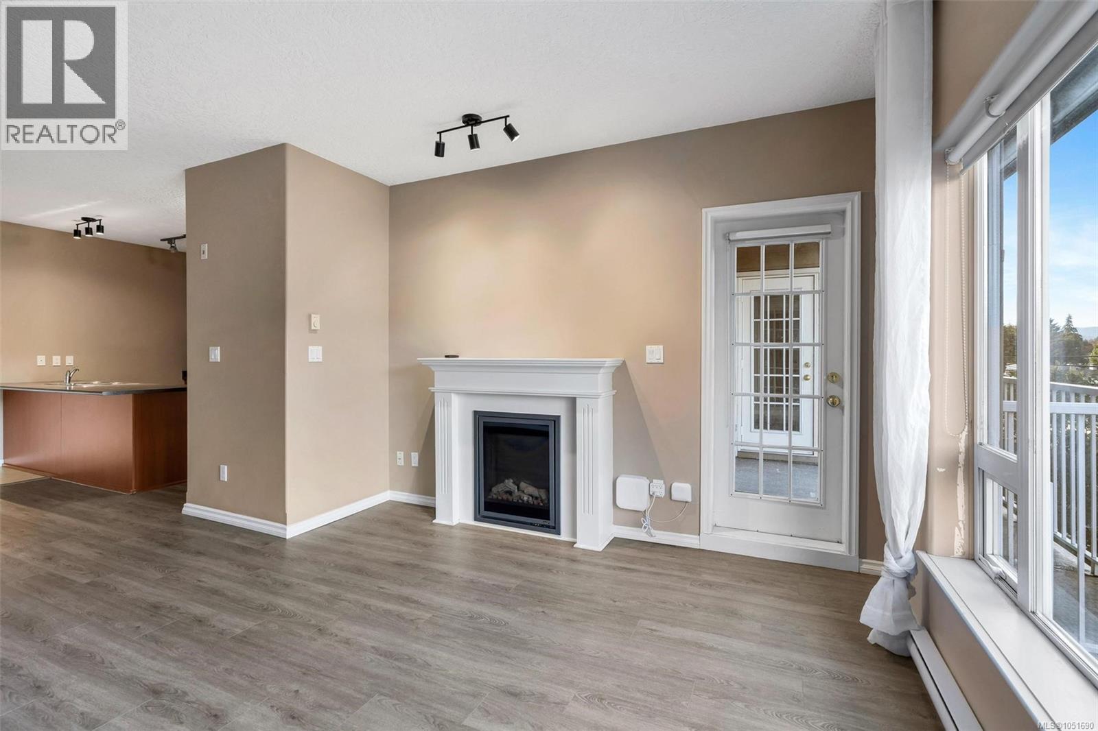 #307 2823 Jacklin Rd - 7
