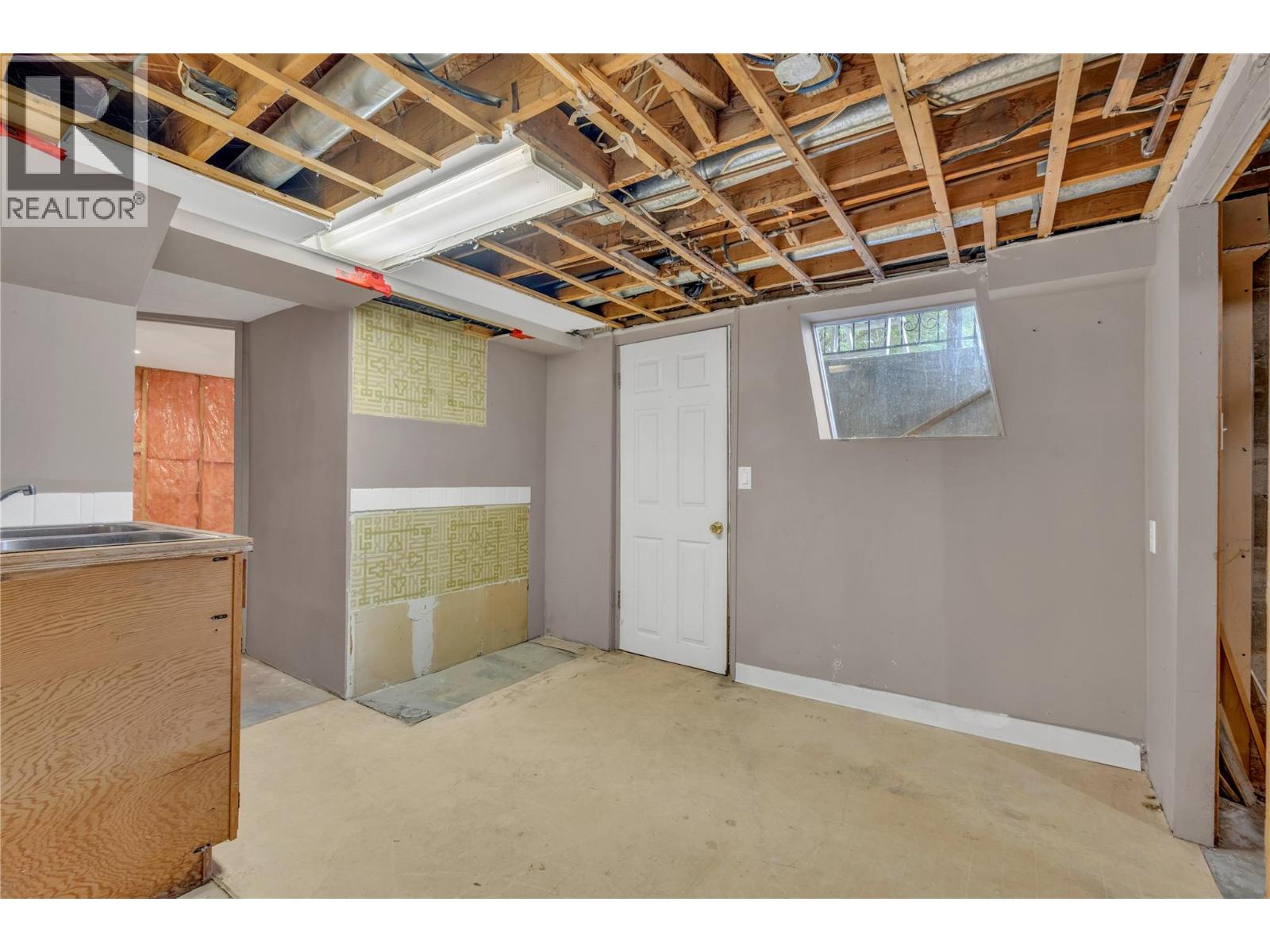 692 Vancouver Avenue - 35