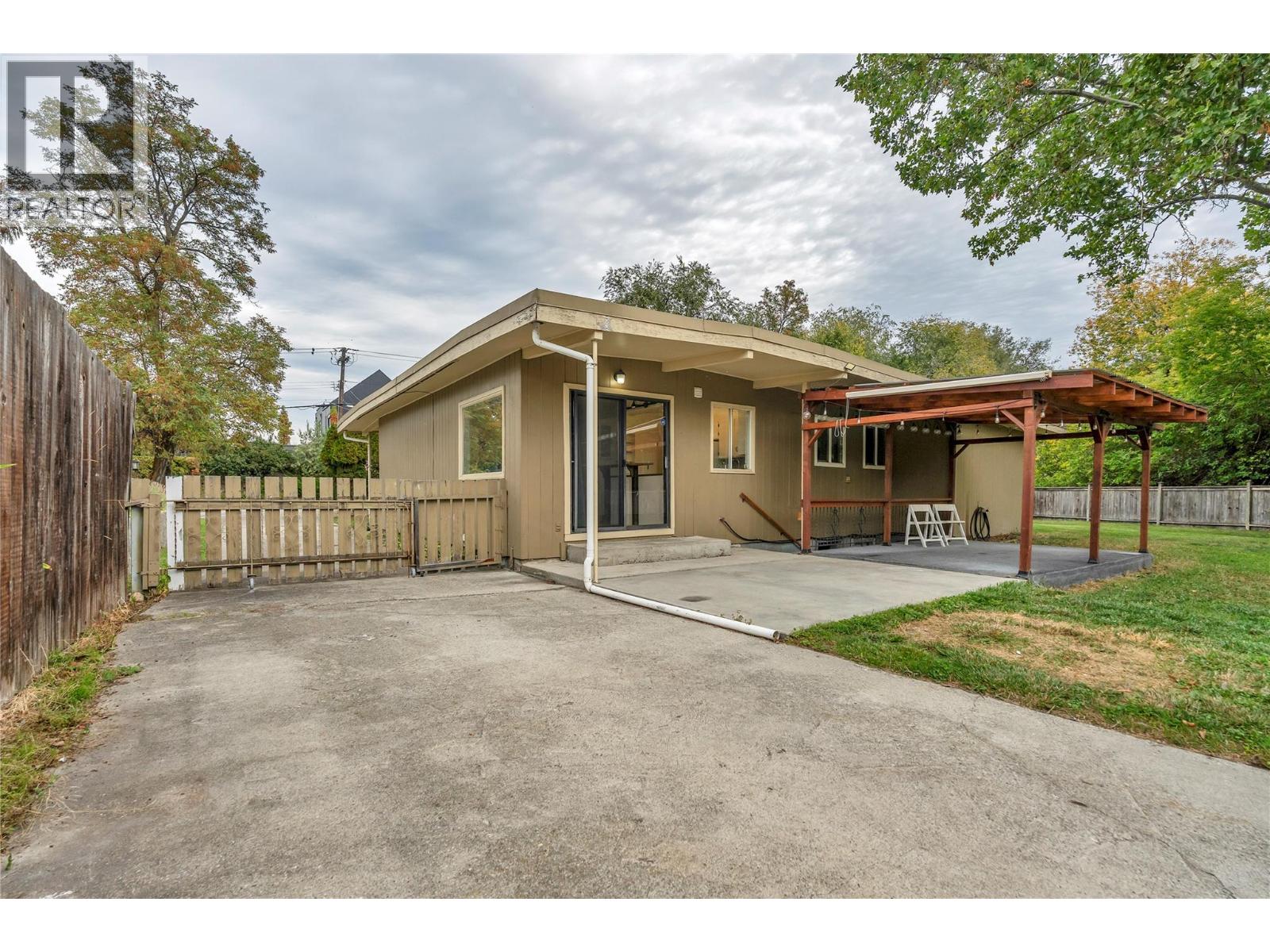 692 Vancouver Avenue - 37