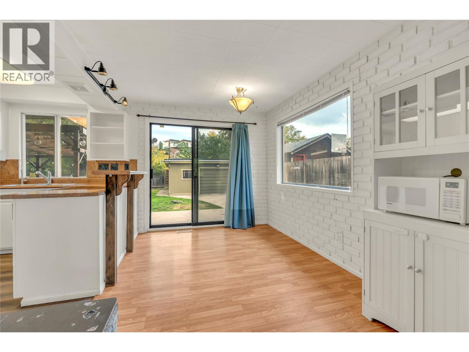 692 Vancouver Avenue - 7