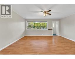 Laundry room - 692 Vancouver Avenue, Penticton, BC V2A1A6 Photo 11