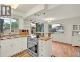 Kitchen - 692 Vancouver Avenue, Penticton, BC V2A1A6 Photo 12