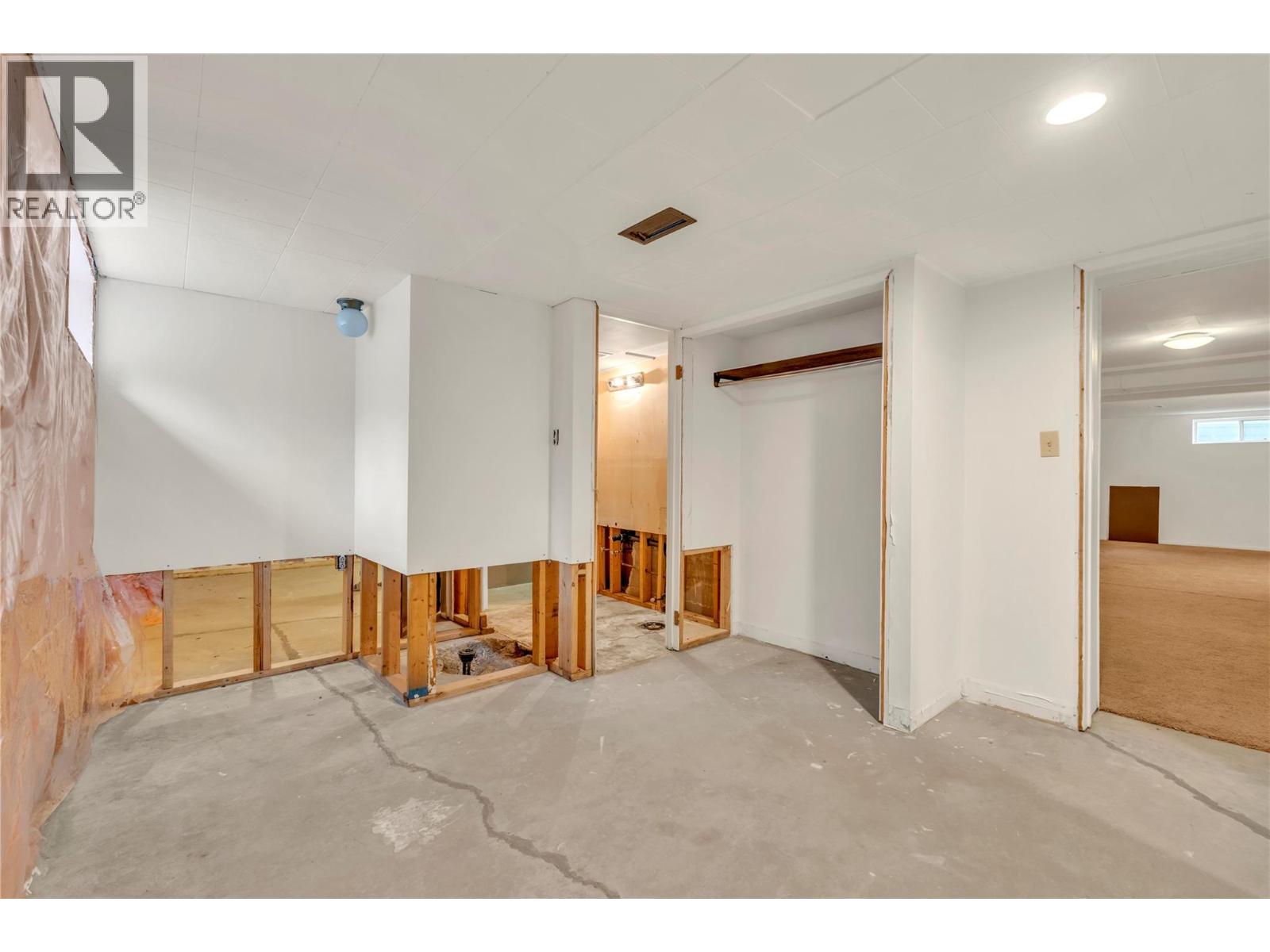 692 Vancouver Avenue - 34