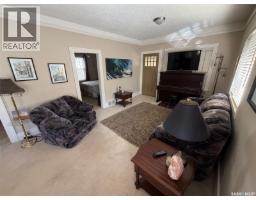 Den - 515 1st Street E, Shaunavon, SK S0N2M0 Photo 10