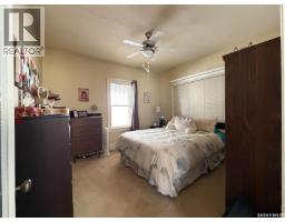 515 1st Street E, Shaunavon, SK S0N2M0 Photo 12