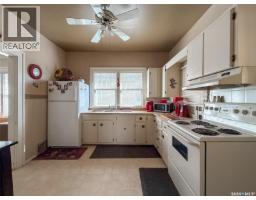 515 1st Street E, Shaunavon, SK S0N2M0 Photo 21