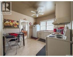 515 1st Street E, Shaunavon, SK S0N2M0 Photo 23