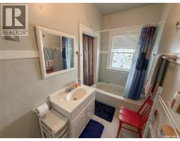 515 1st Street E, Shaunavon, SK S0N2M0 Photo 27