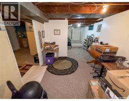 515 1st Street E, Shaunavon, SK S0N2M0 Photo 32